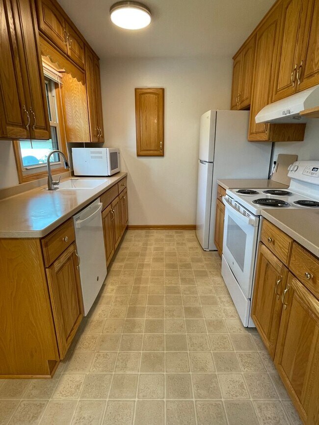 Building Photo - Single Family Home, Re Finished Hardwood F...