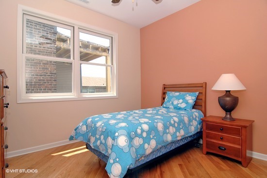 Foto del edificio - 7018 S Cornell Ave