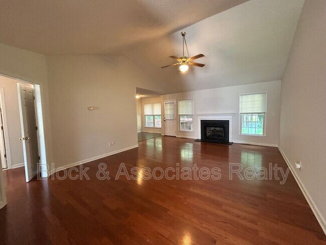 Foto del edificio - 6088 Yeaton Glen Dr