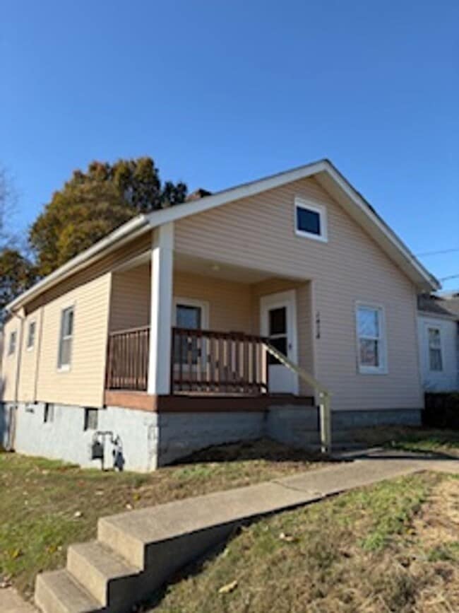Building Photo - 2 Bedroom 1 Bathroom Home Available Now