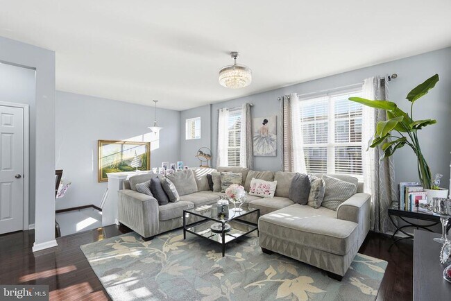 Foto del edificio - 9052 Isabel Ln