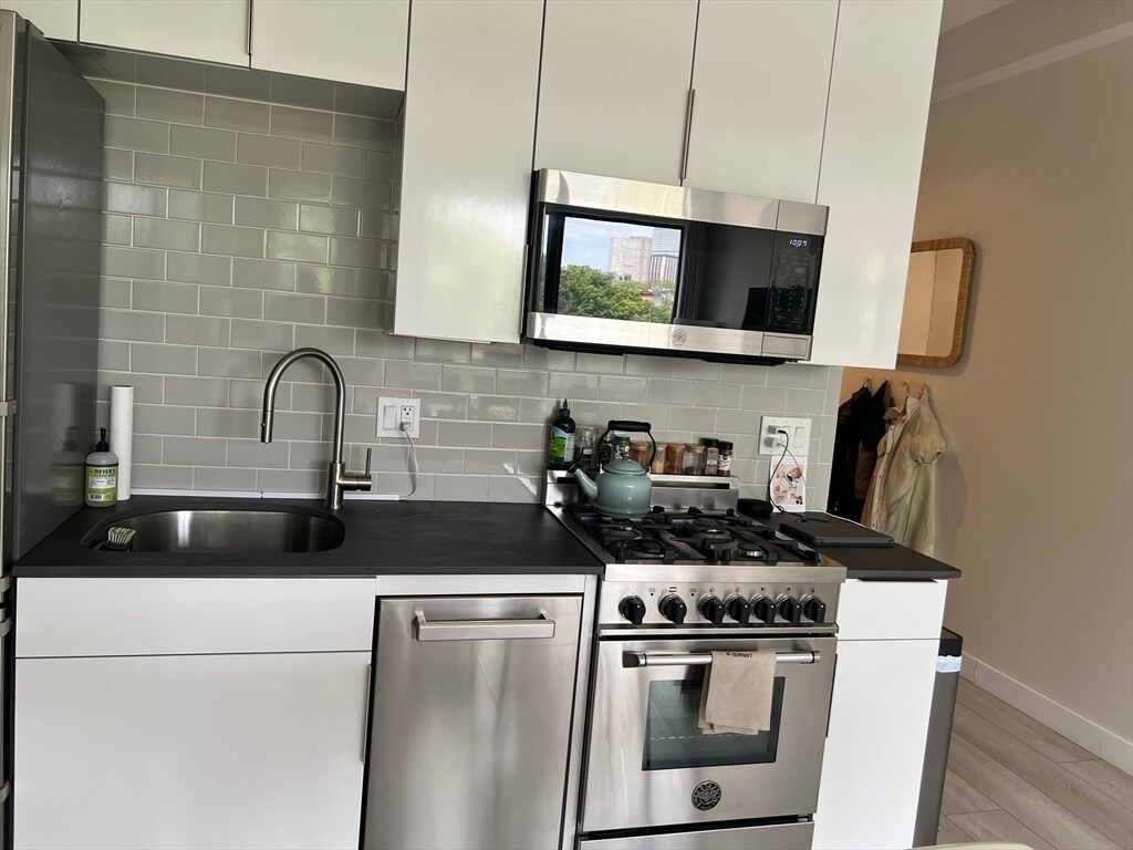 Foto principal - 1166 Washington St