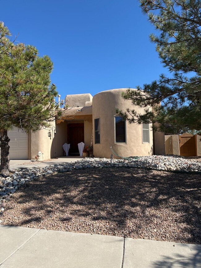 Building Photo - Southwestern Style Home
