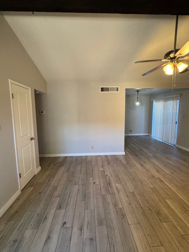 Building Photo - Tempe Townhome for Rent!