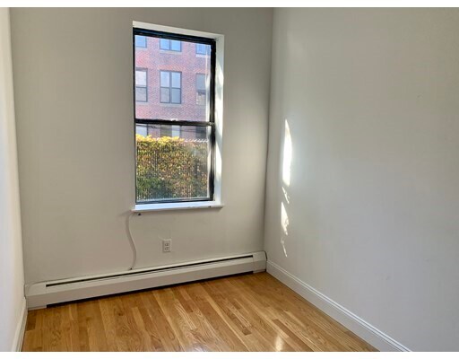 Foto del edificio - 225-227 E Berkeley St