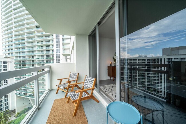 Foto del edificio - 1500 Bay Rd