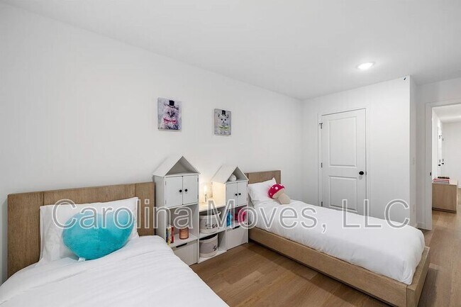 Foto del edificio - 4048 Parris Bridge Rd