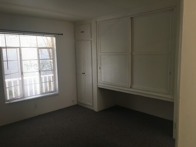 Building Photo - 1218 6th St