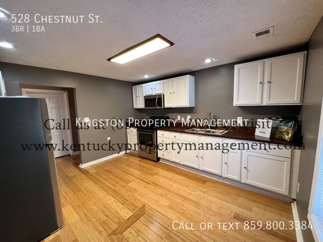 Building Photo - This gorgeous 3 bedroom house is Now Avail...