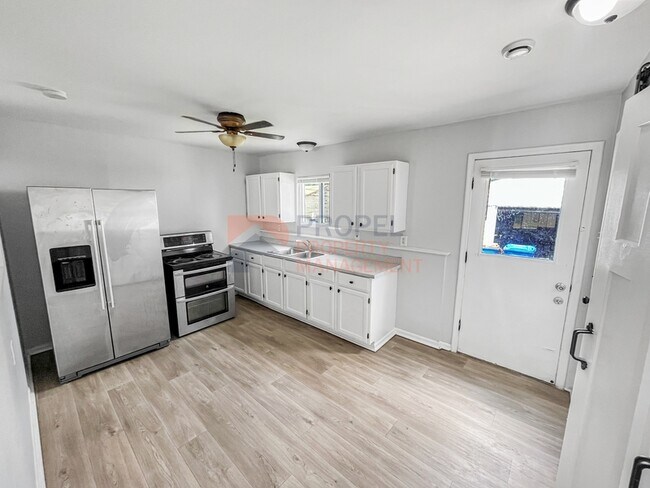Foto del edificio - 14387 Leonard Ave