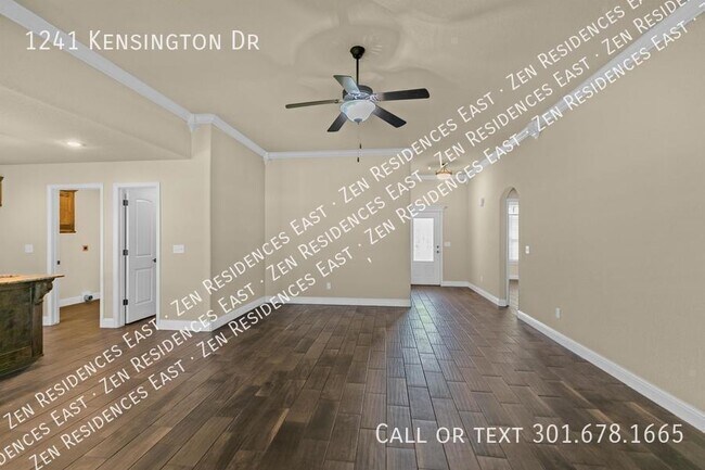 Building Photo - 1241 Kensington Dr