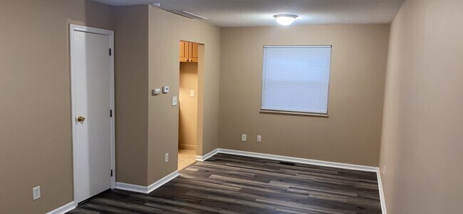 Foto del edificio - **Deposit Special $1000** 1608 Bonita Dr 4...