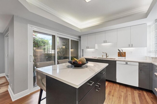 Foto del edificio - 200 Cocoanut Ave