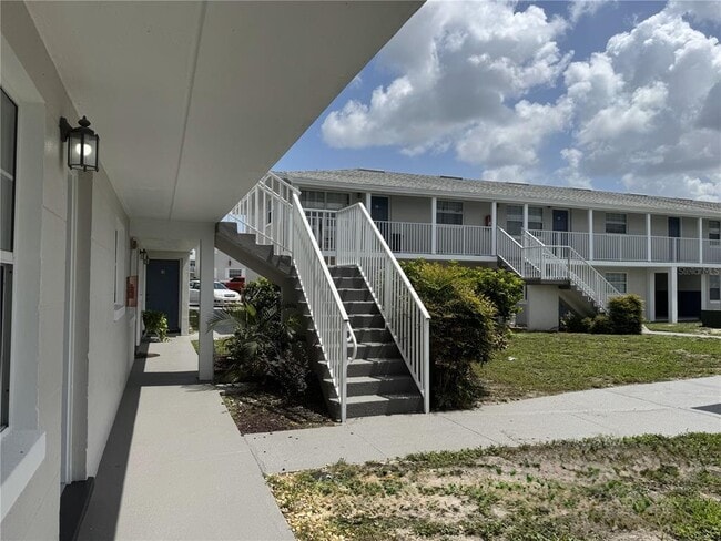 Building Photo - 1400 Eudora Rd