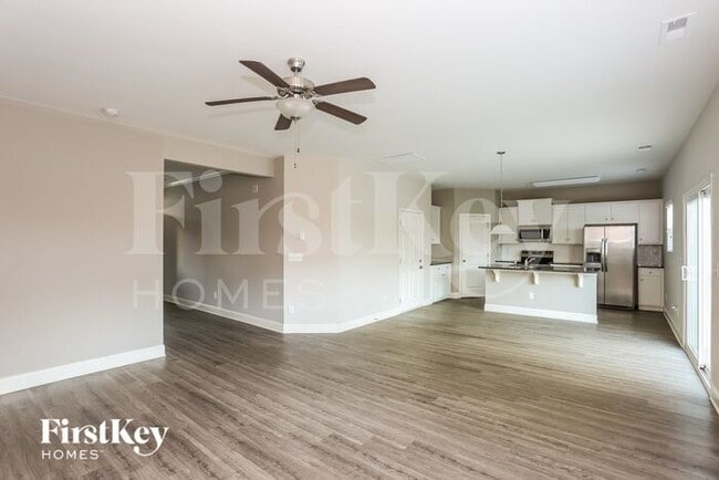 Building Photo - 9336 Sloan Forest Dr