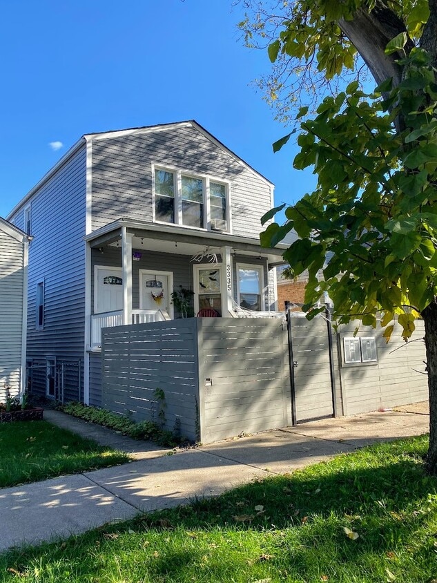 Primary Photo - 3335 N Kenneth Ave