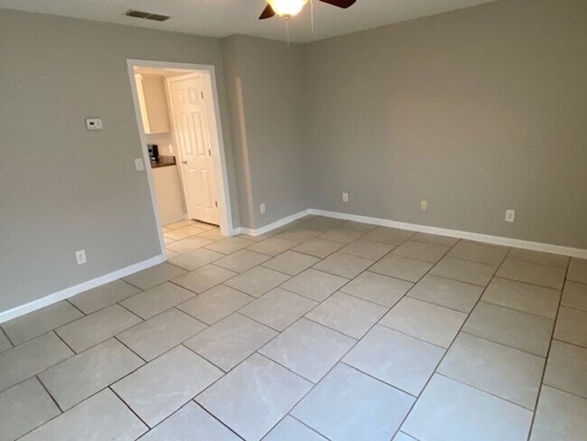 Building Photo - Coming soon! Great location