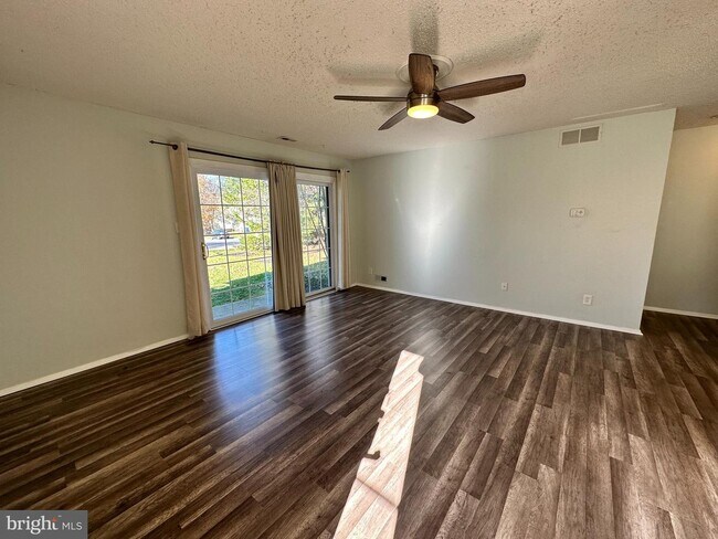 Building Photo - 330A Willow Turn