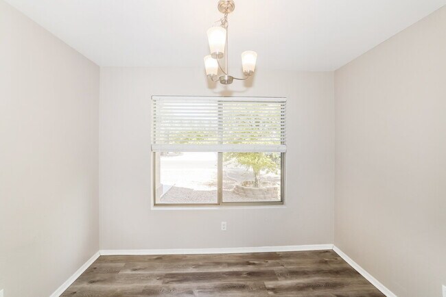 Building Photo - 13833 W Keim Dr