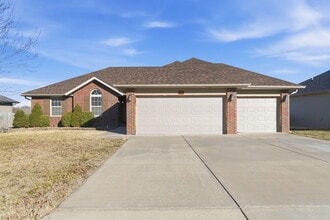 Building Photo - 205 E Lapis St