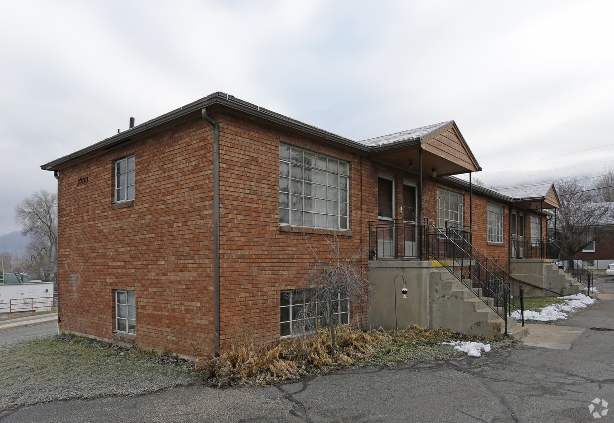 Primary Photo - Raincrest Apartments