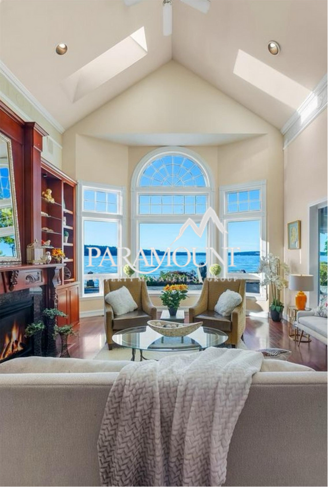 Foto del edificio - GORGEOUS 4 Bedroom Waterfront Oasis!