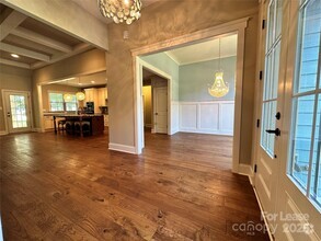 Building Photo - 8643 Amandine Way