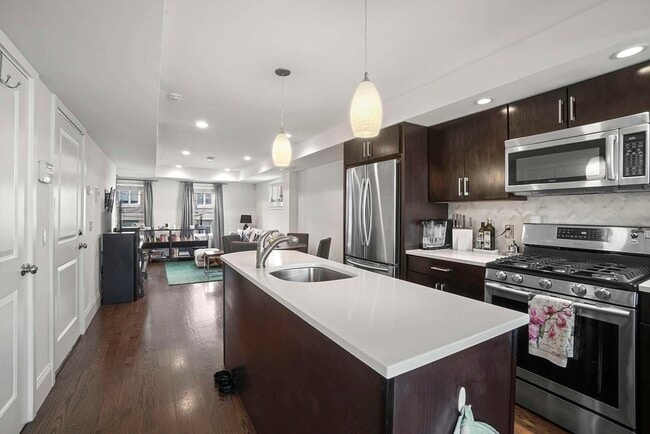 Foto del edificio - 208-210-210 W Seventh St