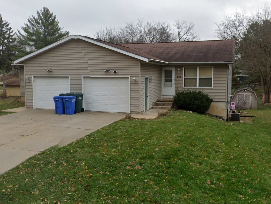 Primary Photo - Ellis Avenue Duplex
