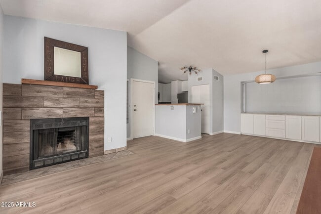 Building Photo - 6550 N 47th Ave