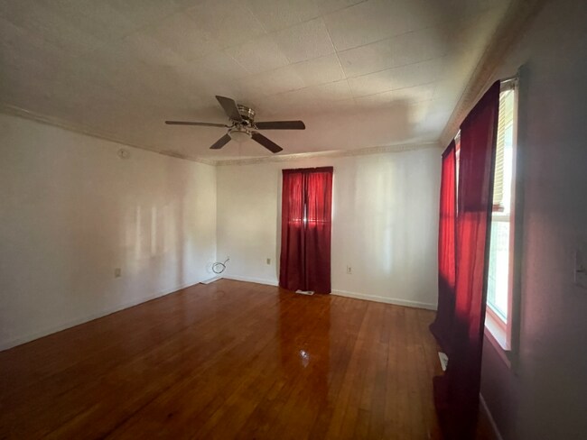 Foto del edificio - 827 Sagamore Ave