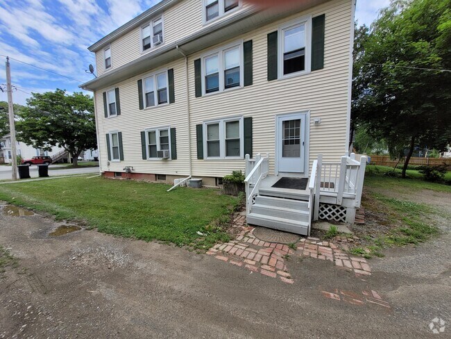 Building Photo - 41 Fern St