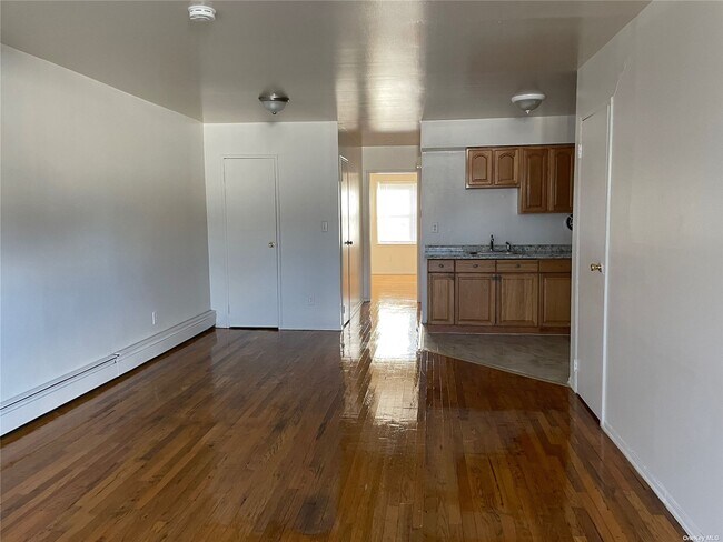 Building Photo - 680 Evelyn Ave