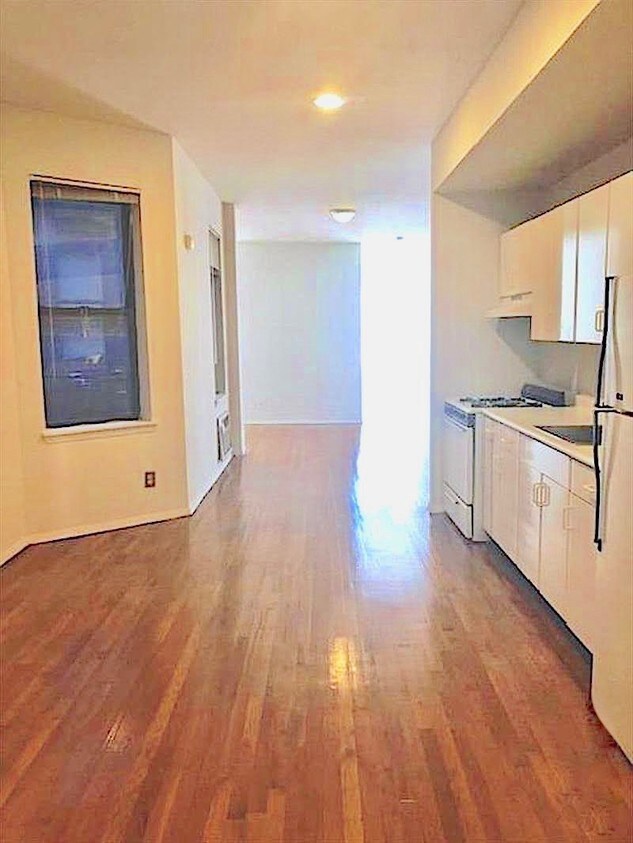 Primary Photo - 200 W 53rd St