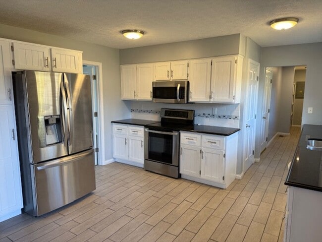 Building Photo - 316 Homeview Dr