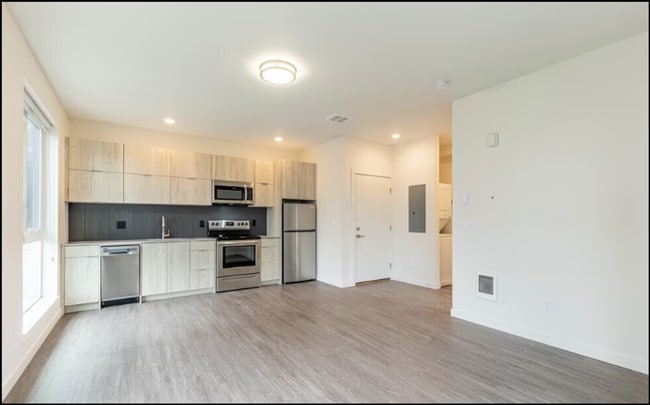 Interior Photo - MF 15 - N. Emerson