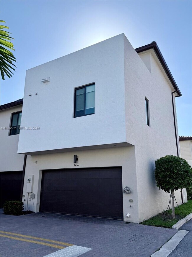Foto del edificio - 4803 NW 83rd Ct
