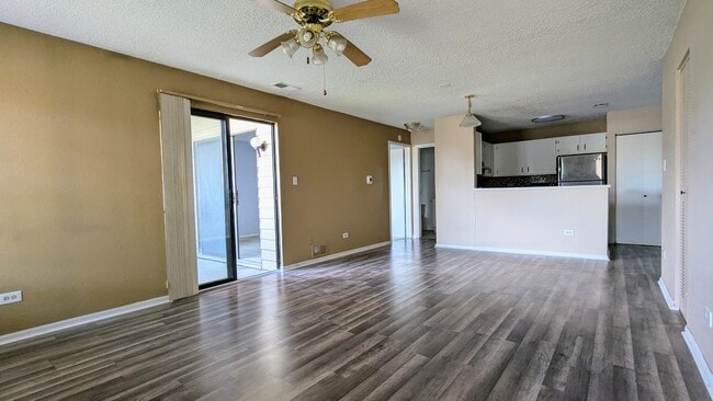 Foto del edificio - 2060 N Rand Rd