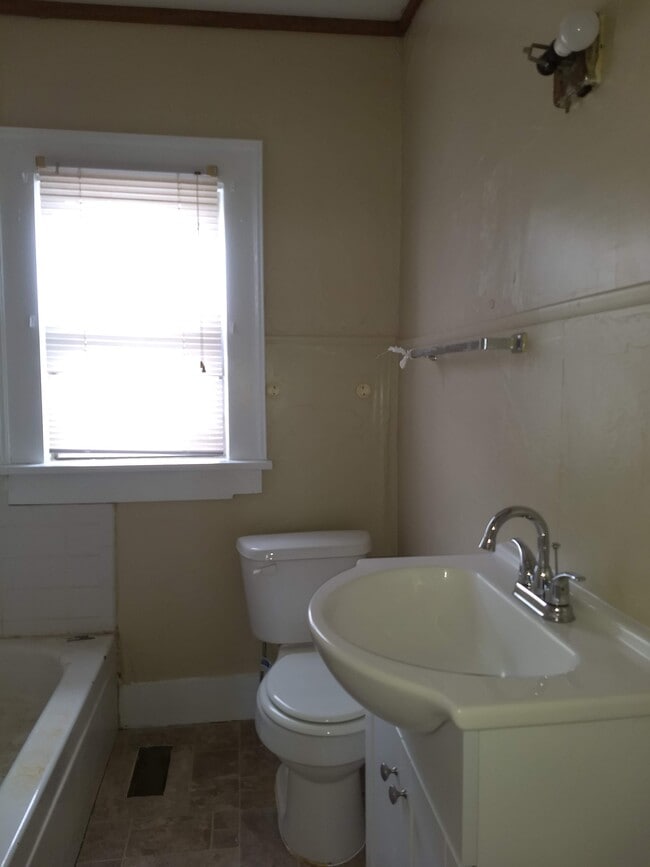 Photo - 421 N Husband St House