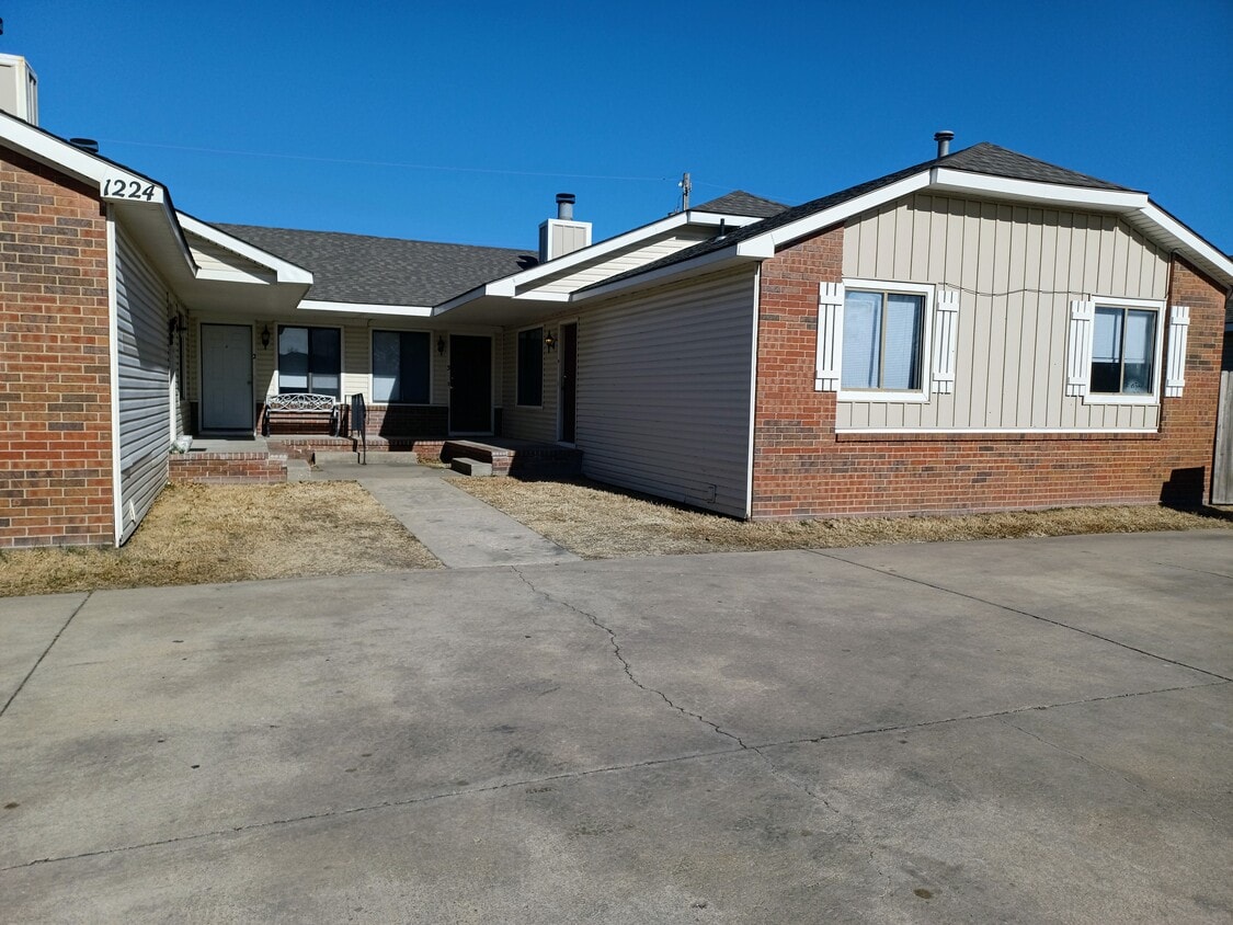 1224 E Selma St Unit 4, Wichita, KS 67216 Condo for Rent in Wichita