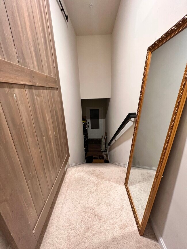 Foto del edificio - 2067 Hinshaw Dr