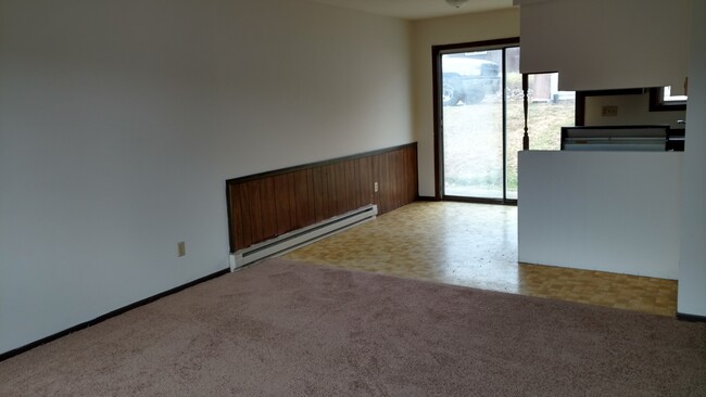 Building Photo - 16 4th Ave