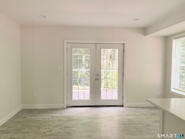 Building Photo - 1083 Whalley Ave