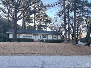 Building Photo - 543 Vista Dr