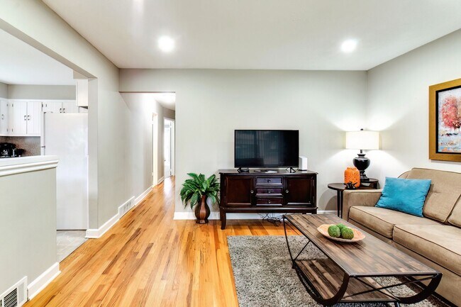 Foto del edificio - Furnished Short Term Rental in Royal Oak!