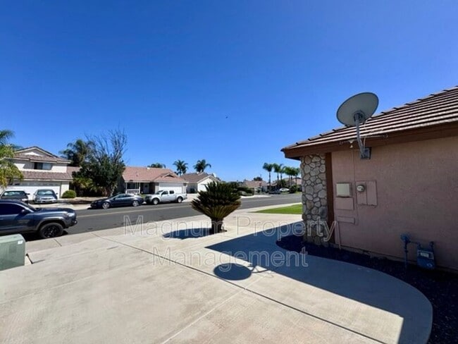 Building Photo - 27081 School Park Dr