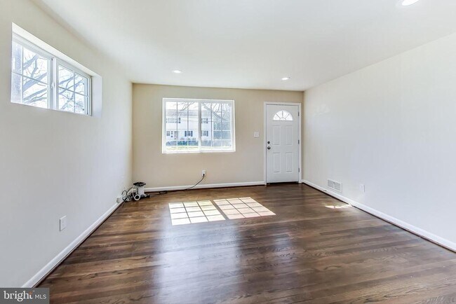 Foto del edificio - 4617 Creek Shore Dr