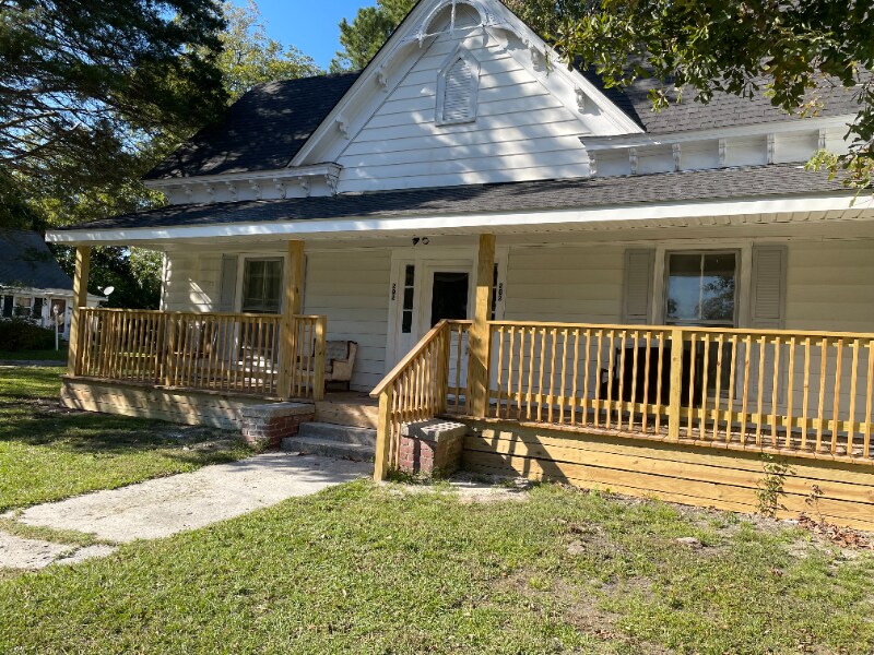 Primary Photo - 202 W Academy St