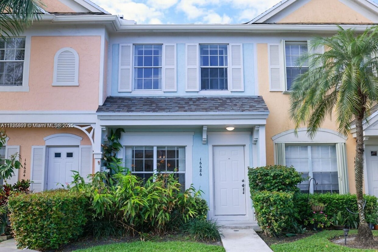 Primary Photo - 16686 Hemingway Dr