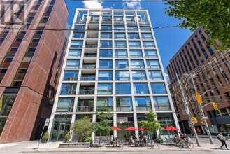 Building Photo - 39 Brant St